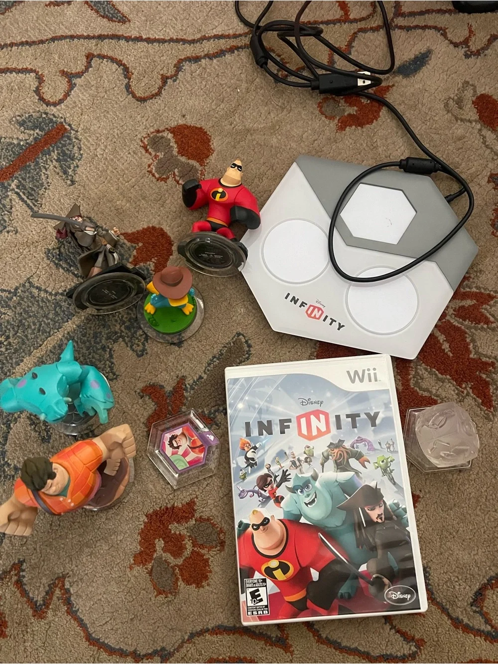 Wii Starter Set with White Hexagonal Base and Figures